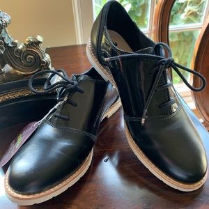 Brand New Ahnu Emery Patent Oxford Shoes - Leather